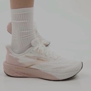 Women's Launch 11 Running Sneakers